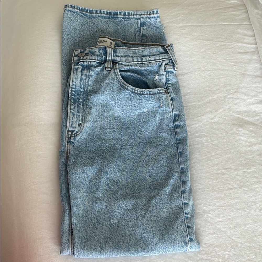 Abercrombie & Fitch High Rise 90s Relaxed Jeans